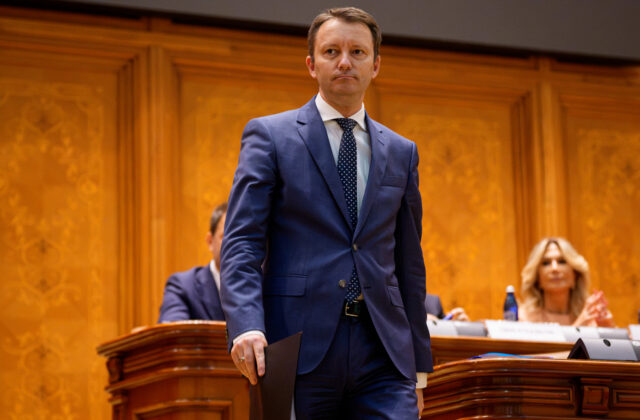 Rumunský parlament odmietol ďalšieho kandidáta na premiéra, politická kríza sa prehlbuje