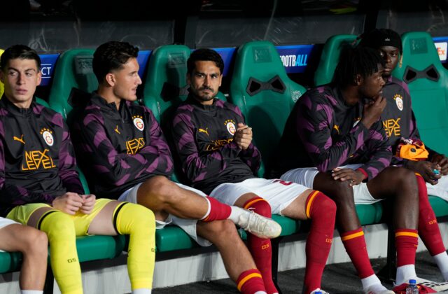 Gündogan iba vysedáva na lavičke a pred zápasom proti FC Barcelona si vylial srdce