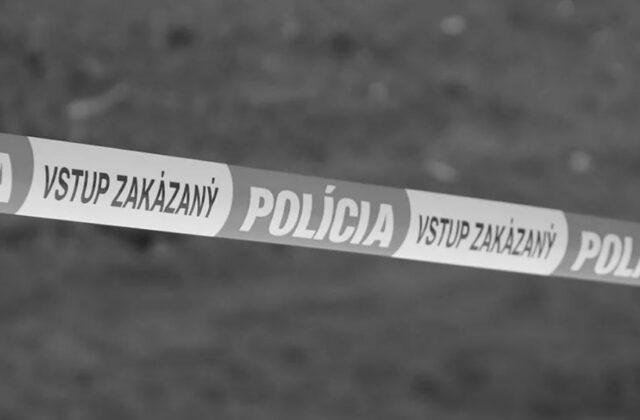 Mladý muž vyliezol na odstavený vagón a dostal zásah elektrickým prúdom, zachrániť sa ho nepodarilo