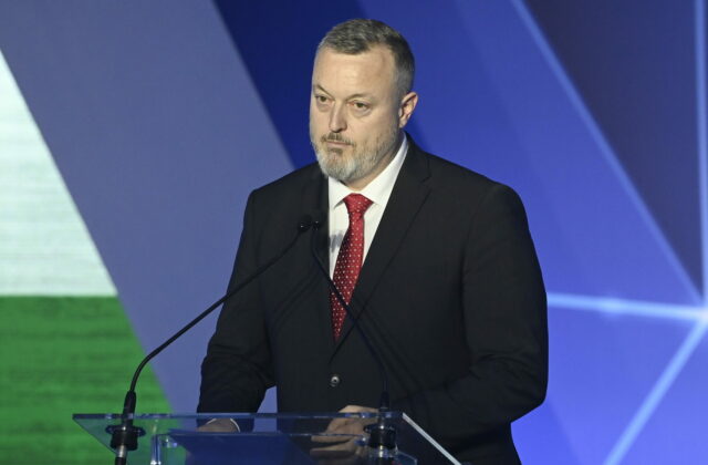 Konzervatívci vyzvali Fica, aby Fica, aby vetoval návrh Európskej komisie na zrušenie slovenského práva veta
