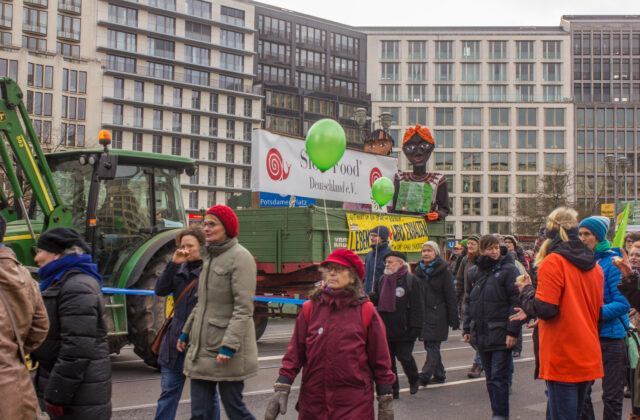 Tisíce ľudí protestovali v Berlíne proti plánovaným škrtom v podpore zelených energií
