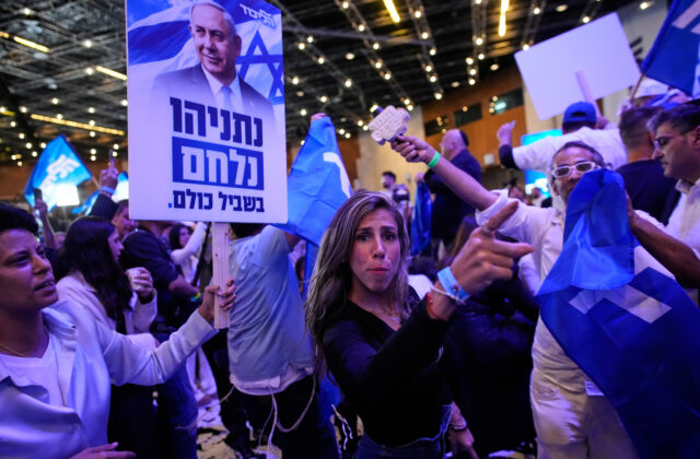 Izraelské voľby nemajú jasného víťaza, o budúcom premiérovi môžu rozhodnúť arabské strany