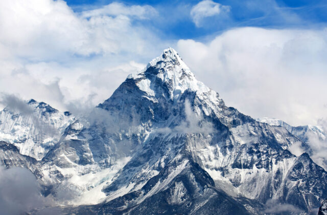 Nemecký horolezec zahynul po páde z výšky 1500 metrov, deň predtým zdolal vrchol Ama Dablam