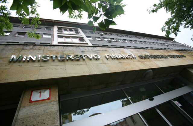 Slovensko podľa Eurostatu znížilo deficit, dlh však ďalej rastie a prekročil 60 percent HDP