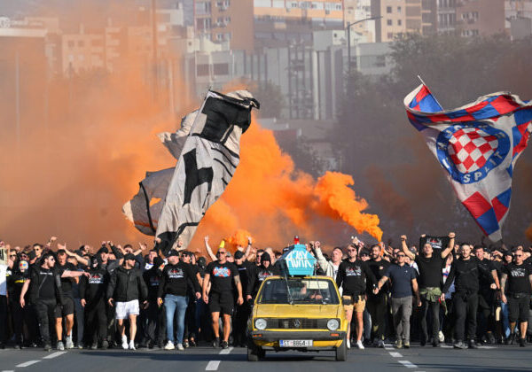 Fanúšikovia Hajduku Split pobúrili verejnosť pronacistickými a antisemitskými pokrikmi – VIDEO