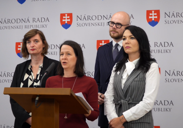Koalícia uprednostnila záchranu Gašpara pred ochranou obetí násilia, reagujú progresívci – VIDEO
