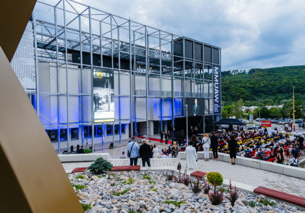 Viac ako 11-tisíc návštevníkov za mesiac. Zrekonštruované Warholovo múzeum prekonáva očakávania