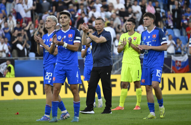 Mario Sauer strelil víťazný gól, ale dlho sa neradoval. Zakrátko zistil, že Angličania Slovákom nepomohli