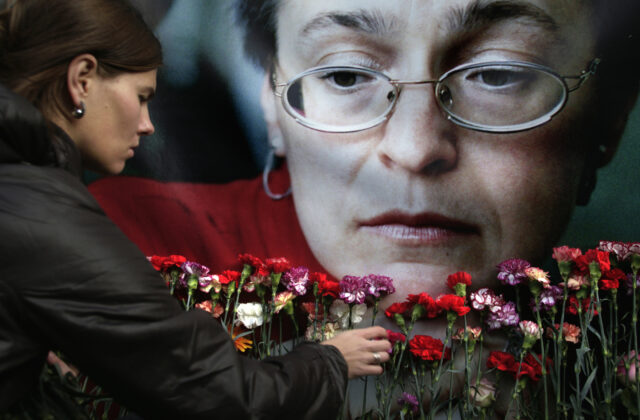 Pred 20 rokmi jej vraveli, že preháňa. Zavraždená novinárka podľa svojho editora „predpovedala“ dnešné Rusko