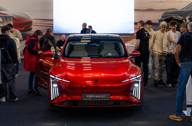 Čínske značky ovládli víkendový autosalón v Nitre. Voyah predstavil unikátne plug-in hybridné SUV, jeden z návštevníkov vyhral nový Dongfeng Mage