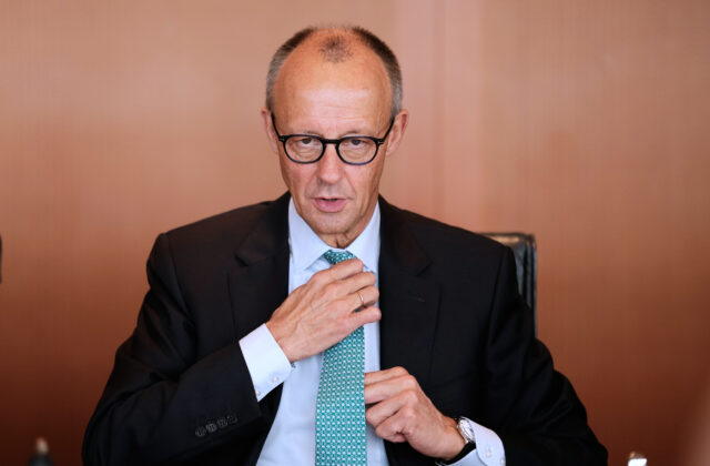 Nemecký kancelár požaduje ešte väčšie škrty v európskom rozpočte, návrh írskeho predsedníctva ani zďaleka nestačí