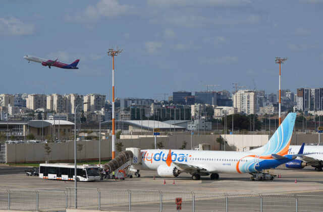 Kopilot spoločnosti flydubai plánoval samovražedný útok na letisko v izraelskom Tel Avive