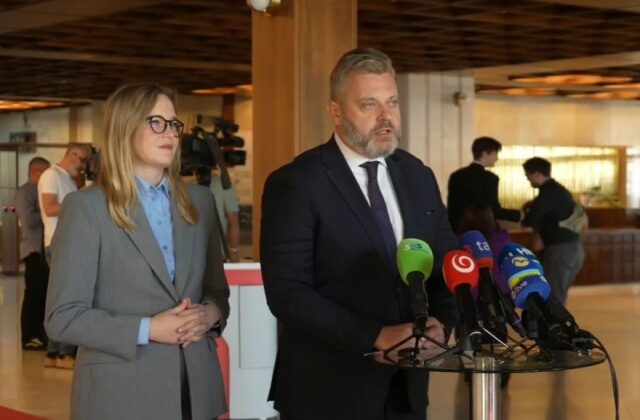 Liberáli pripravili pre vládnu koalíciu test. Ukáže, či sa politika na štyri svetové strany nezbieha do jednej – VIDEO