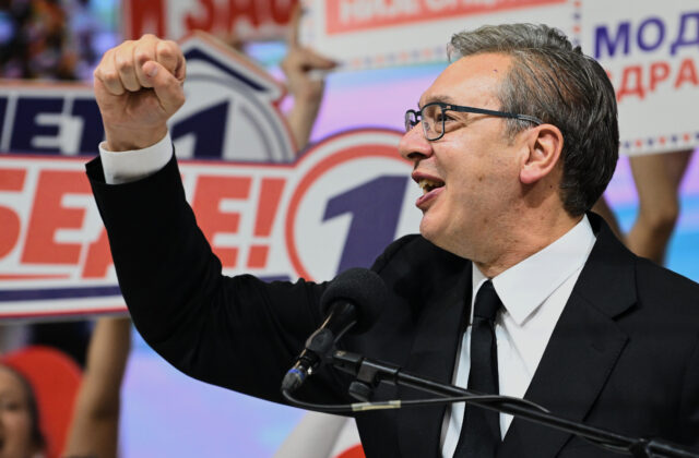 Srbskí študenti chcú po 14 rokoch zosadiť vládnu stranu Aleksandara Vučiča, upozorňujú na zastrašovanie a represie
