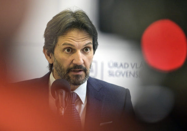 Manželstvo bolo podľa ministra Kaliňáka vymyslené na reprodukciu spoločnosti, neproduktívne zväzky nepotrebujú ochranu štátu