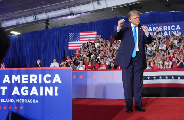 Trump podpísal nariadenie, ktoré vodičom umožňuje používať na verejných cestách červenú naftu, ktorá je oslobodená od dane