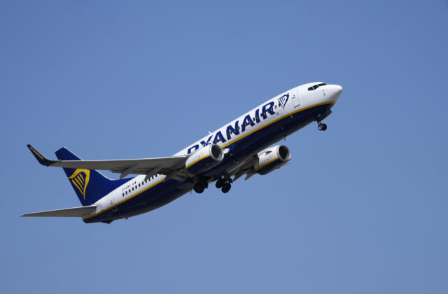 Európe nehrozí nedostatok leteckého paliva minimálne do budúceho leta, myslí si šéf Ryanairu. Problémom je jeho cena