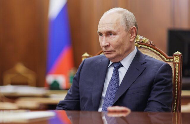Fínsky prezident a nórsky premiér telefonovali Putinovi, riešili mierové rokovania o Ukrajine
