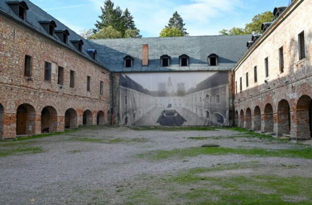 Začína sa rozsiahla rekonštrukcia Dubnického kaštieľa a jeho okolia, práce by mali trvať jeden rok