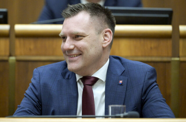Taraba získava politického spojenca. Slyško opúšťa Hlas aj poslanecký klub