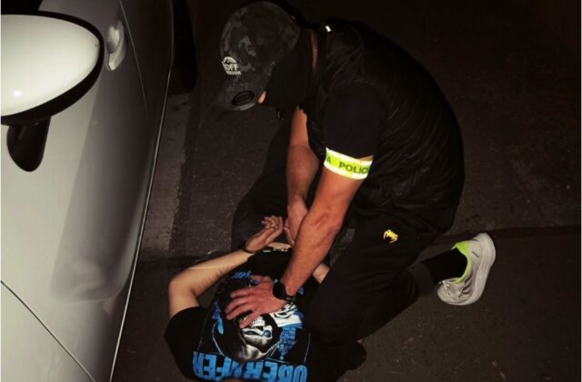 Polícia zadržala bývalého lídra neonacistickej skupiny Valhala, čelí obvineniu z predaja drog
