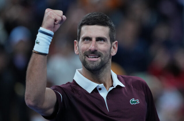 Djokovič v Pekingu ešte neprehral. Vyradil Zvereva a dostal sa na úroveň Rosewalla a Connorsa – VIDEO