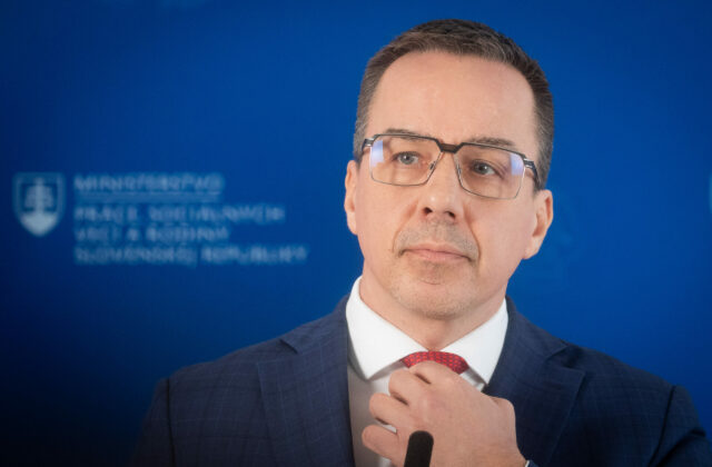 Tomášovo ministerstvo ocenilo aktívnych seniorov, ďakovné listy odovzdalo pri príležitosti Mesiaca úcty k starším