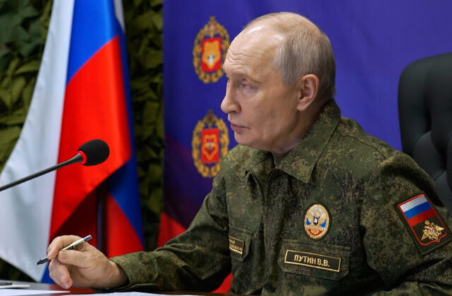 Za kritiku Putina súdia v Rusku bývalého spojenca Kremľa, hrozí mu desať rokov väzenia